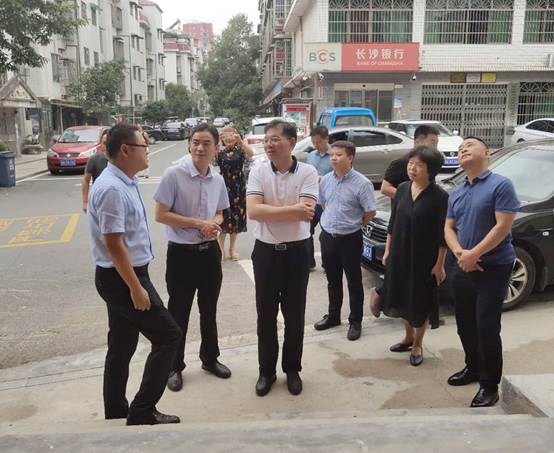 省民政廳領(lǐng)導一行蒞臨青園社區(qū)居家養(yǎng)老服務中心參觀指導工作